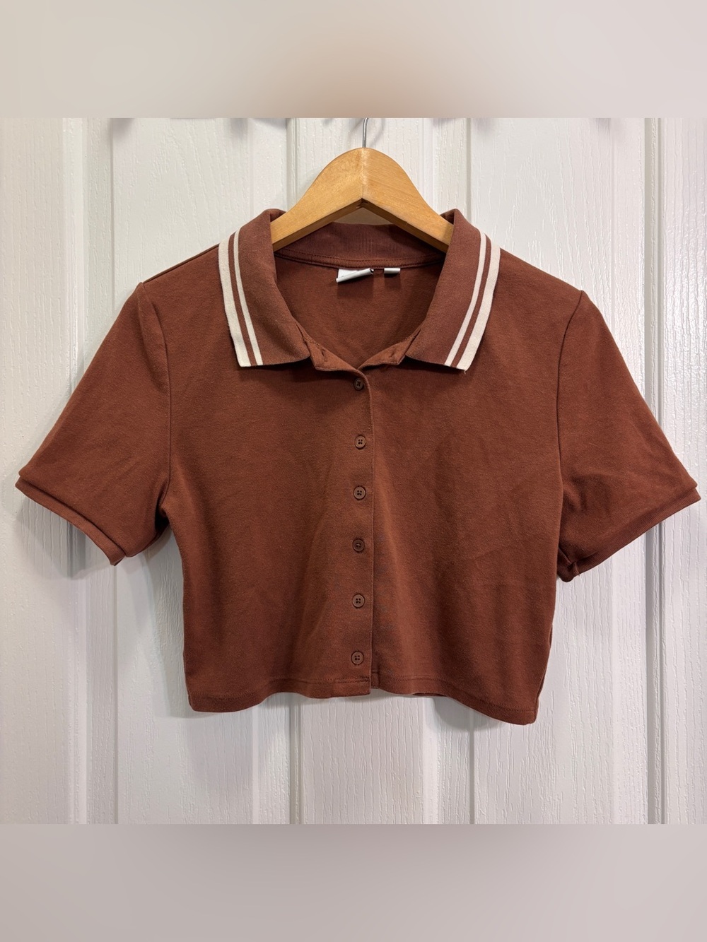 Aritzia Sun-deh Cropped Brown Polo Shirt with Contrast Striped Collar